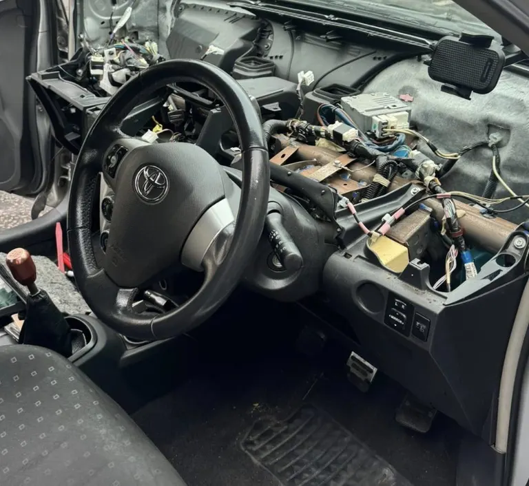 Toyota Yaris 2008 with the dashboard opened to remove the immobiliser box