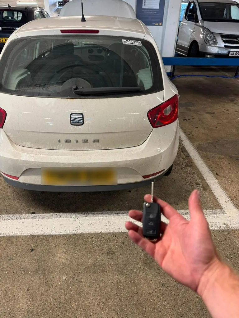 New flip key for a Seat Ibiza in a car park