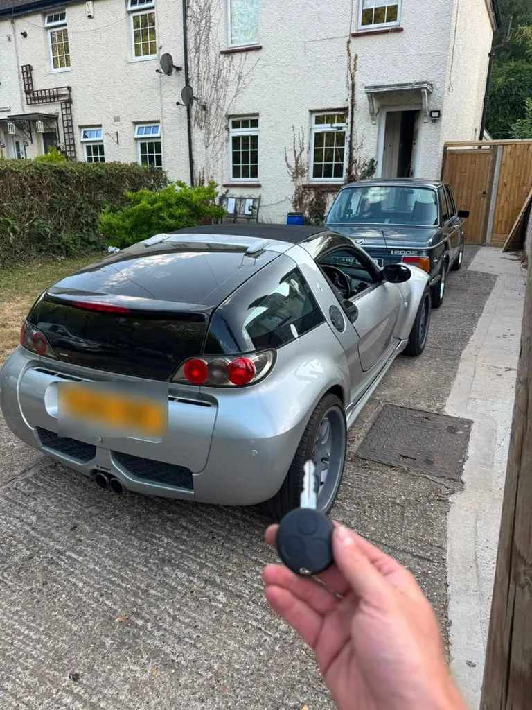 New key for a Smart Roadster on a driveway